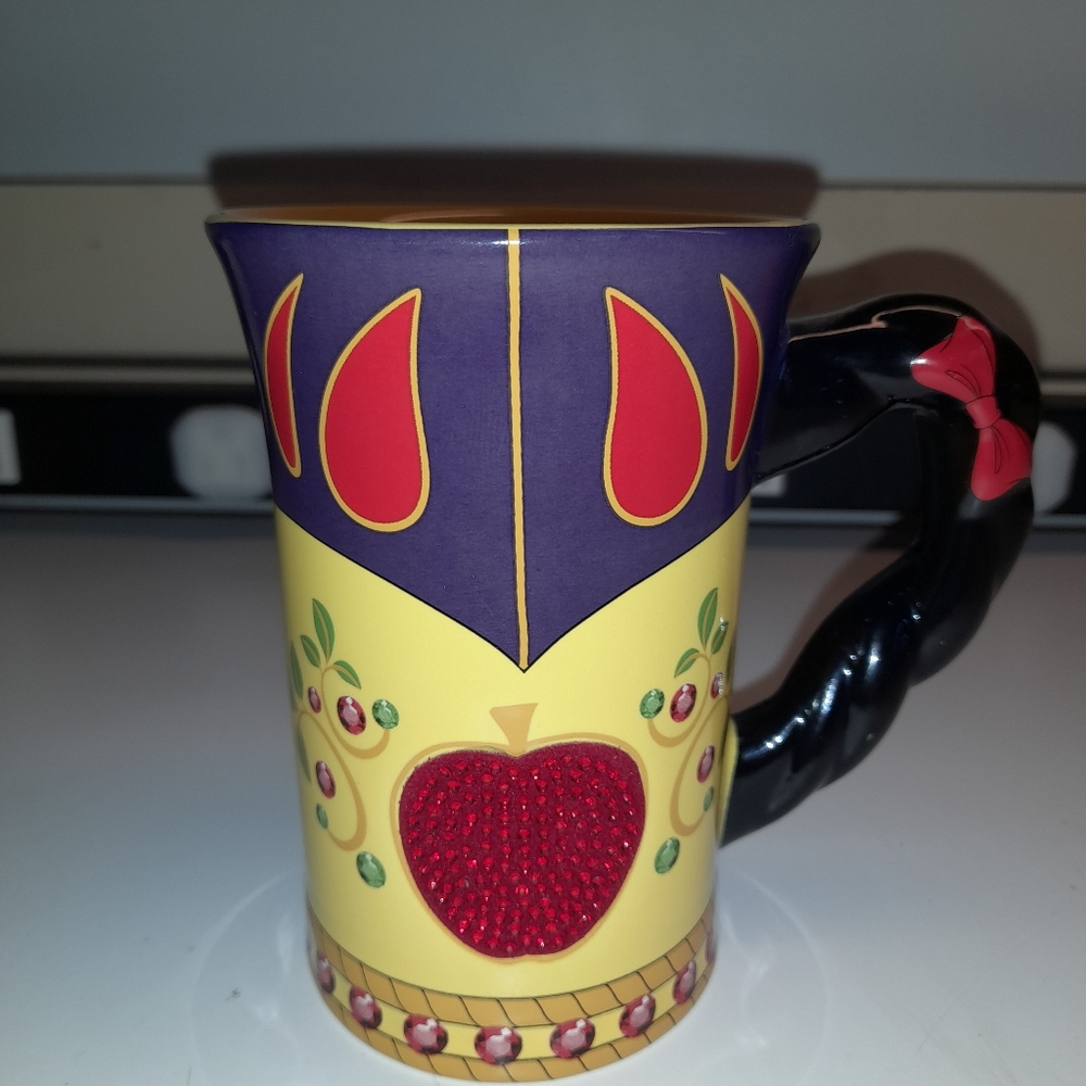 Rare  Disney parks Snow White mug